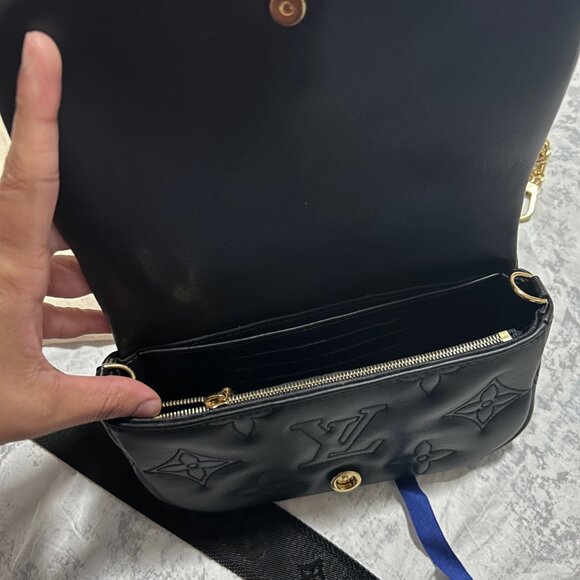 LOUIS VUITTON Wallet on Strap Bubblegram - Picture 5 of 8